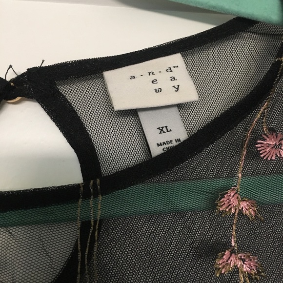 Embroidered top - Picture 3 of 3